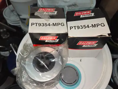 3 brand new baldwin power steering filters. Should fit most heavy trucks $50