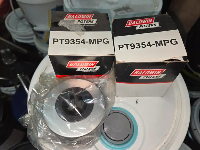 Peterbilt Freightliner Power Steering Filters in Heavy Equipment Parts & Accessories in Moncton - Image 2
