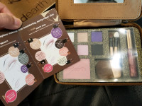 Red Earth Winter Sparkle Makeup Set