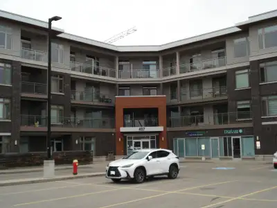 This Luxurious Jazz Condominium Features 2BR, 2WR, 1 Owned Underground Parking, 10 Foot Ceiling With...