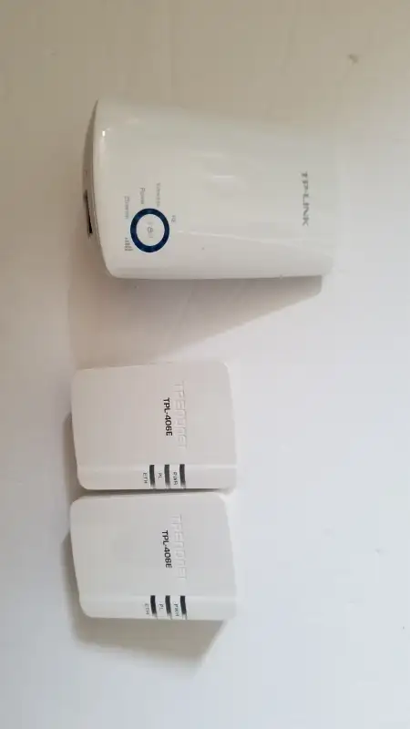 TP-LINK 300Mbps 1 Port Universal Wi-Fi Range Extender in Networking in City of Toronto - Image 2