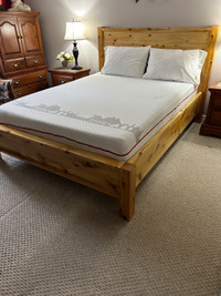 Solid wood Queen bed.                            ( newly Built )