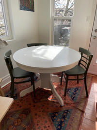 Round white solid wood table 