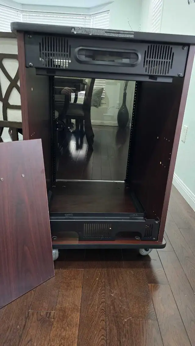 Middle Atlantic Mobile Furniture Rack, MFR 1627GC  in Performance & DJ Equipment in Oakville / Halton Region - Image 8