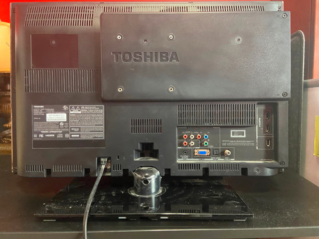 Toshiba LCD Tv / DVD player 24V4210U in TVs in Hamilton - Image 2