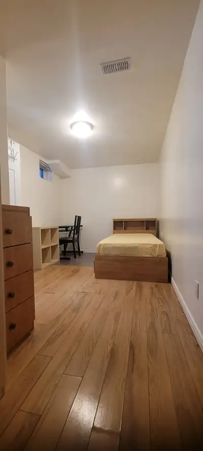 Private room with ensuite Bathroom. Available from Jun 1st for $800 per month. Convenient for York U...