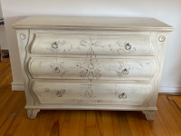 Beautiful American Made Ethan Allen Dresser/Chest For Sale