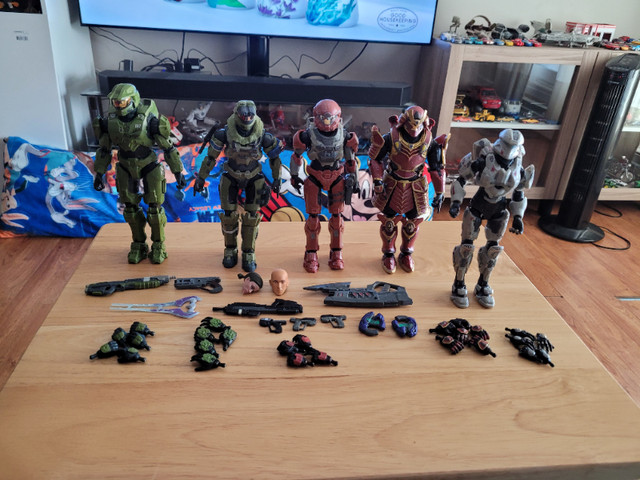 Halo figures in Toys & Games in Edmonton