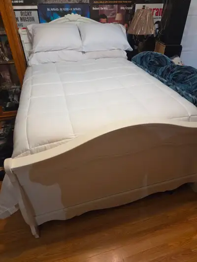 Very nice Twin bed, View more