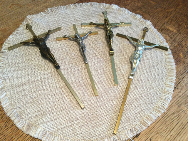 Crucifix  15 $ chacun tous impeccables dans Loisirs et artisanat  à Laval/Rive Nord