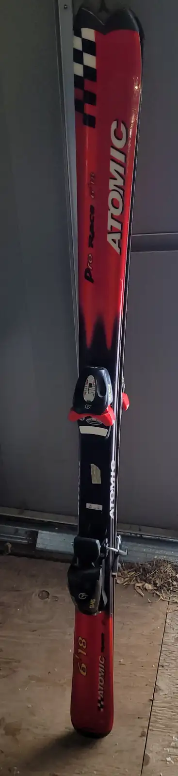 Atomic pro race 130 skies / Rossignol hero 120 skies, View more