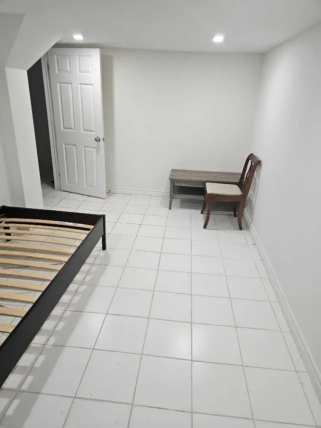 Basement room for rent - downtown Oshawa in Room Rentals & Roommates in Oshawa / Durham Region - Image 3