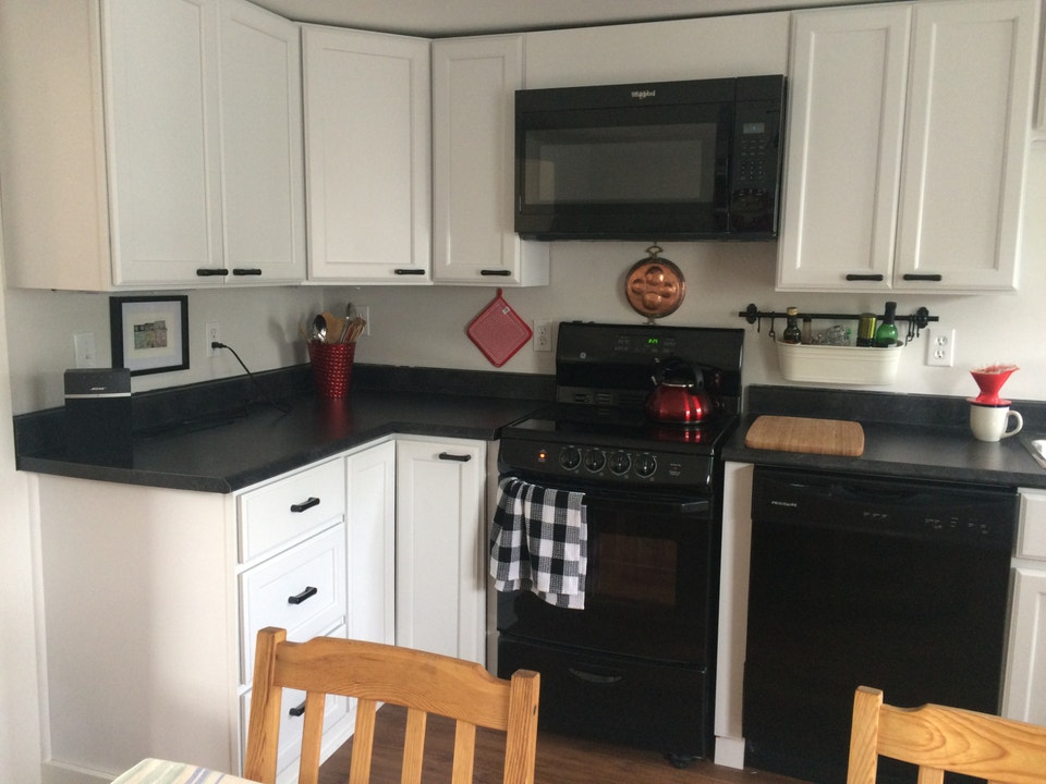 Fully furnished and equipped 1 bed 1 bath downtown with balcony 5