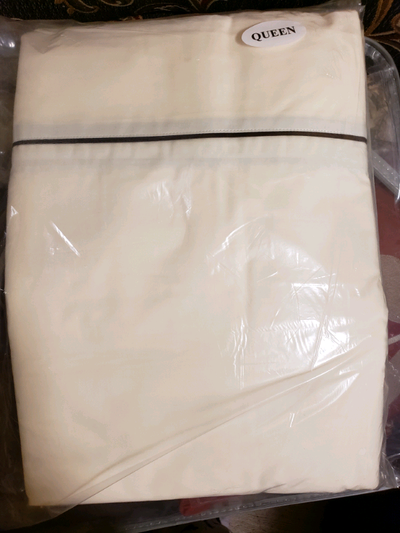 BRAND NEW QUEEN SIZE SHEET SET.
, View more