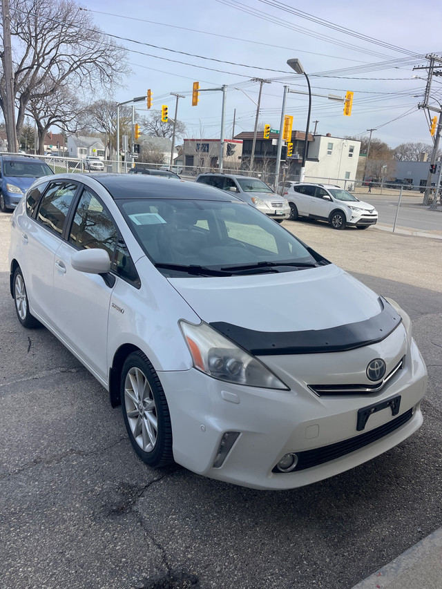 Toyota prius v in Cars & Trucks in Winnipeg - Image 2