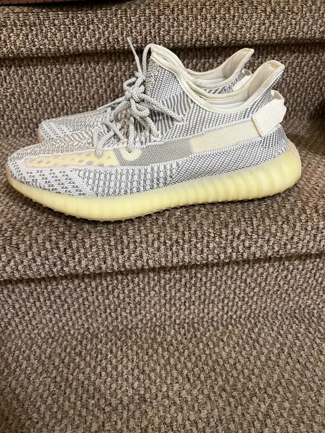 Adidas yeezy 350 static grey in Men's Shoes in Mississauga / Peel Region - Image 2