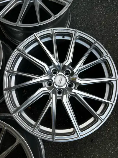 4 VOSSEN ALLOY 20x9 RIMS. BEAUTIFUL SHAPE NO ISSUES NO BENDS. BOLT PATTERN IS 5/114.3 BORE SIZE IS 6...