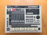 Roland MC-808 groovebox sampler based synthesizer