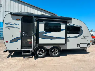 Located to be viewed in Teviotdale. Private sale!! Not on a trailer park!! Canadian Made!! 2018 Roul...
