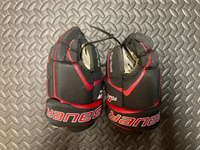HOCKEY GLOVES in Hockey in City of Toronto - Image 2