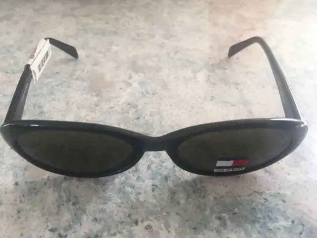 Tommy Hilfiger Women’s Sunglasses (Brand New) in Women's - Other in Oshawa / Durham Region - Image 3