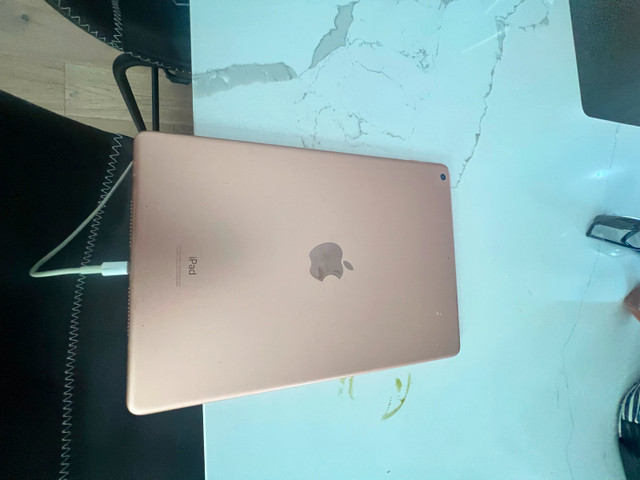 iPad 7th generation in iPads & Tablets in St. Catharines - Image 2
