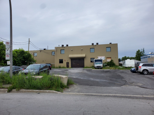 Entrepôt industriel de 33 848pc. à vendre à Laval dans Espaces commerciaux et bureaux à vendre  à Laval/Rive Nord - Image 2