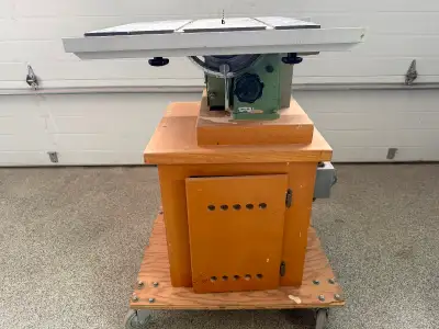 Precision Swiss cabinet maker table saw. Mortise and tenon maker with side table and jig. Kreg mitre...