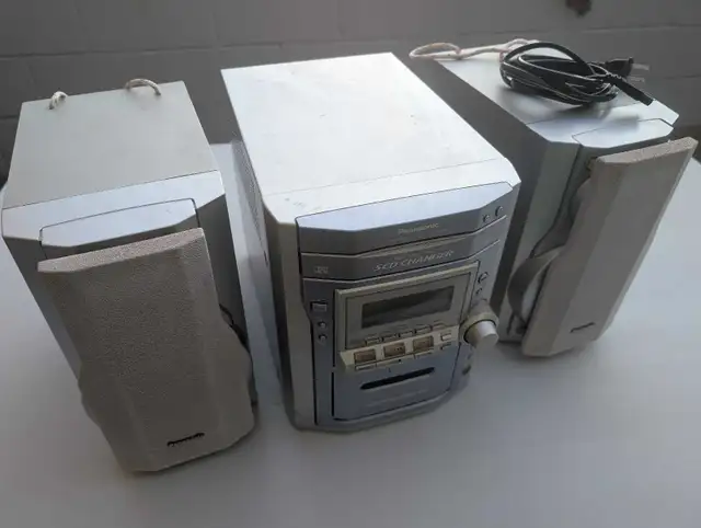 Panasonic Stereo System in Stereo Systems & Home Theatre in City of Toronto - Image 4