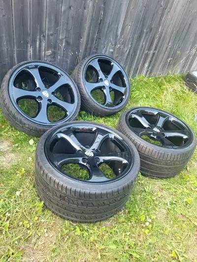 Mags Techart Formula pour Porsche en très bon état. Ça vient avec des pneus encore très bon : -Maxxi...