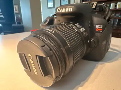 Capture stunning photos with this near new, low shutter count excellent condition used Canon EOS 700...
