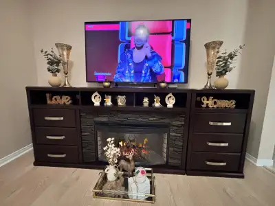 TV fireplace - used like brand new - no scratches , View more