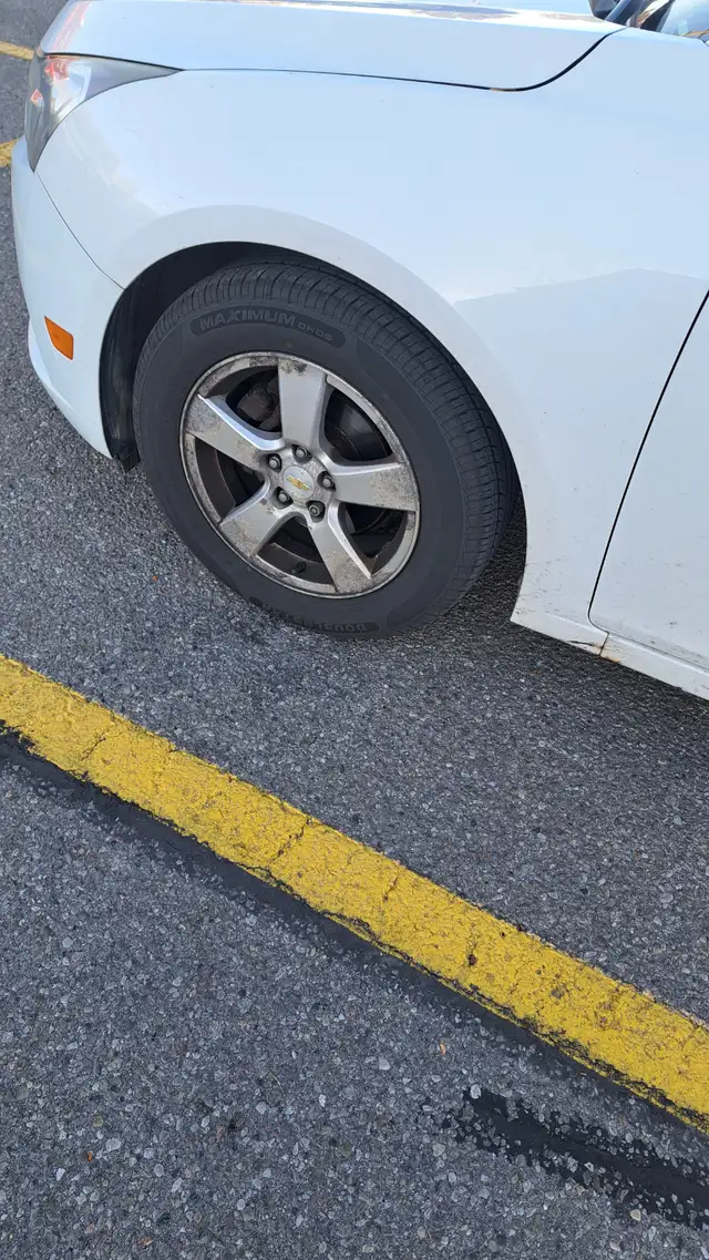 2011 Chevy cruze LT,WHITE with 4 winter tires in Cars & Trucks in Markham / York Region - Image 6