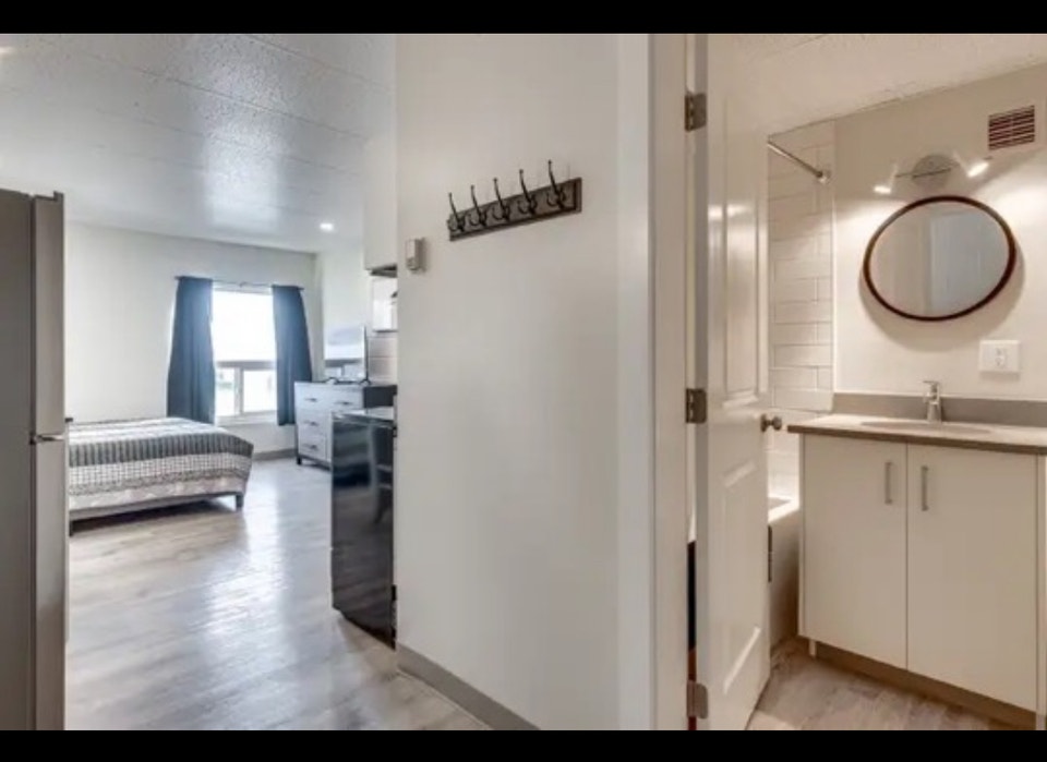 RENOVATED BACHELOR SUITE ROCKY MOUNTIAN HOUSE 2