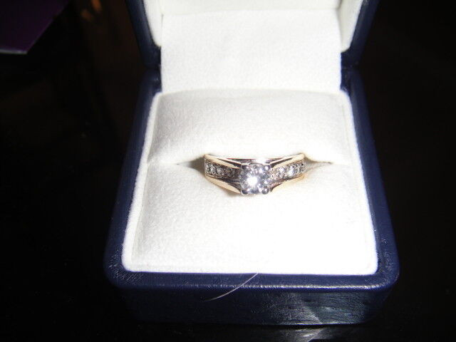 Engagement ring in Jewellery & Watches in Kitchener / Waterloo