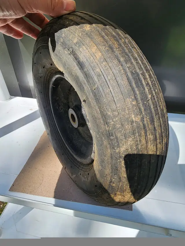 Wheelbarrow Wheel & Rim Combination 4.00x6" No Cracks Holds Air in Outdoor Tools & Storage in Windsor Region - Image 4
