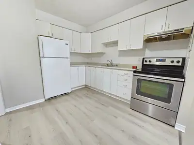 1 Bedroom Apartment in central Oakville – 1 Parking Included