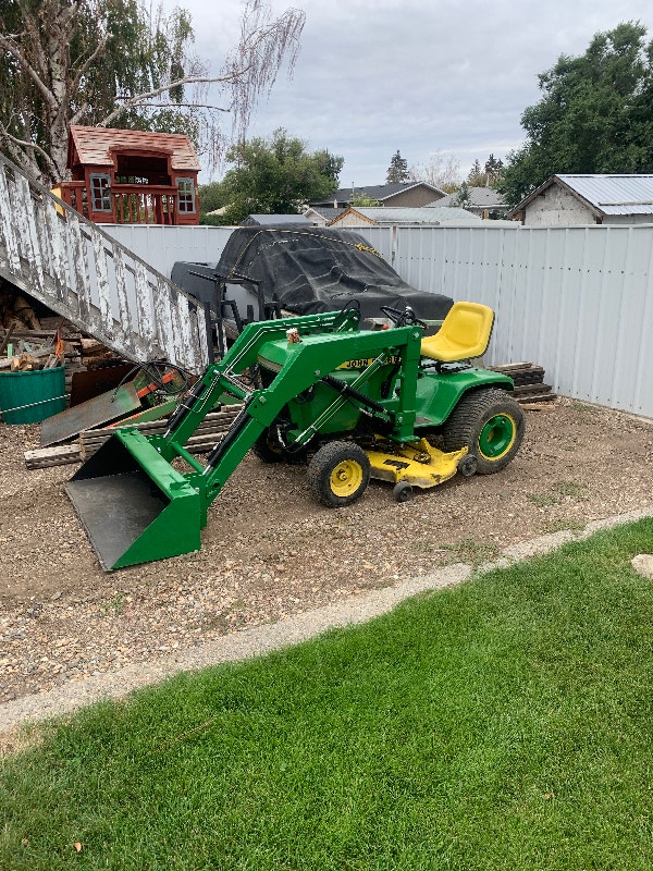 John Deere 317 Lawn Tractor with Front end loader and Mower