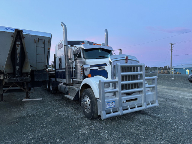 2018 Kenworth W900B in Heavy Trucks in St. John's - Image 3