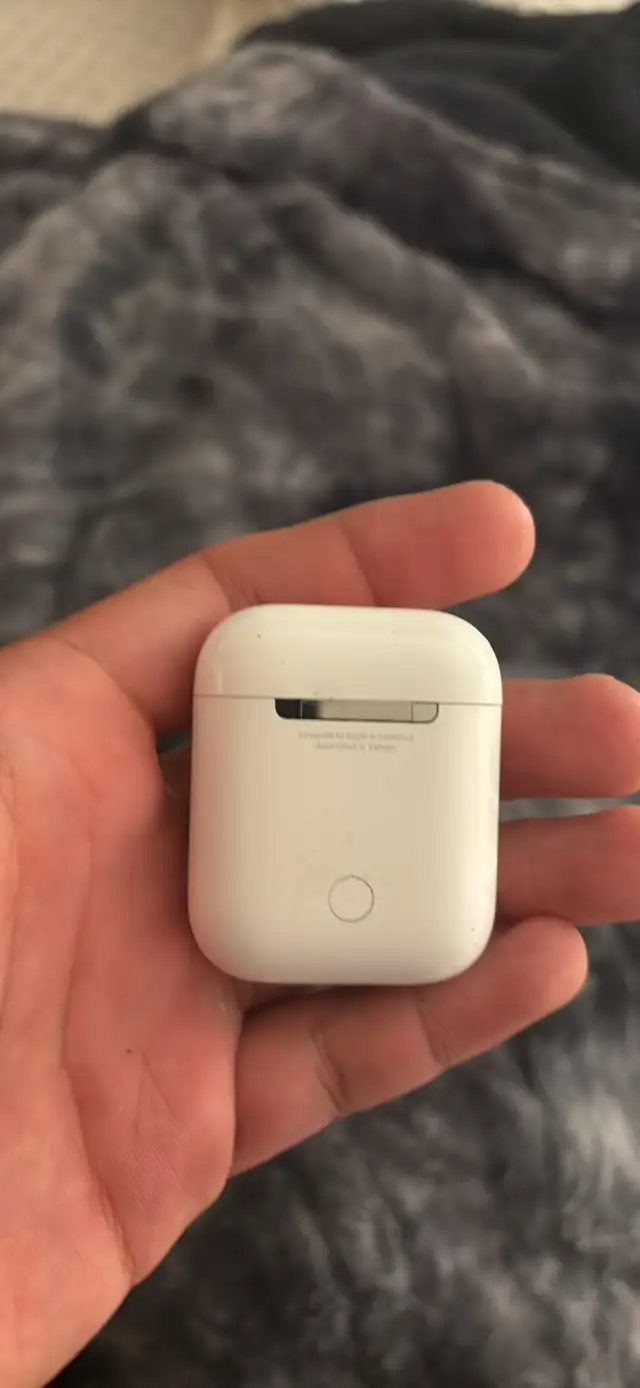 Écouteur airpods in Headphones in City of Montréal - Image 3