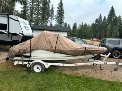 Excellent boat, runs great carpet in good condition and hull in good shape. Volvo penta 3.0L engine....