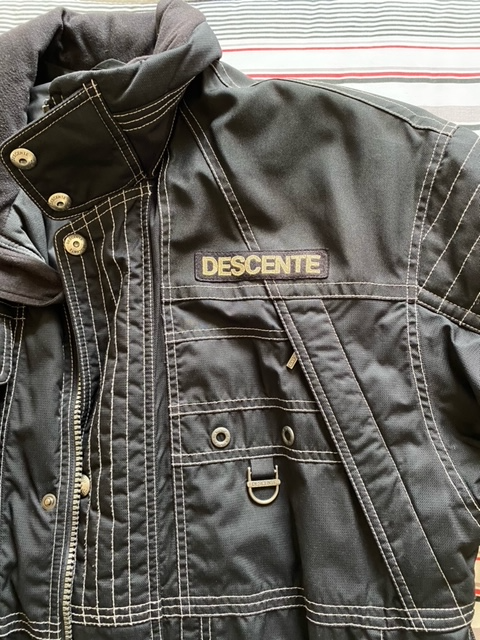 90'S VINTAGE MEN'S BLACK DESCENTE SKI JACKET in Men's in Downtown-West End - Image 5