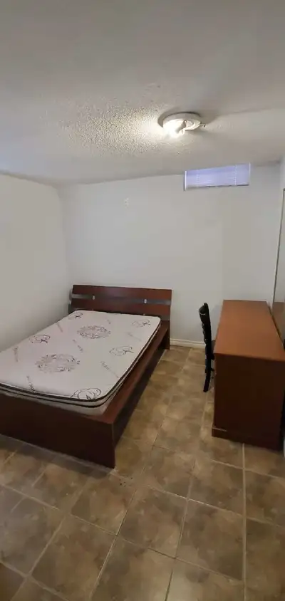 Room for rent near Square One, walking distance to Sheridan Hazel campus and other amenities. **Sepe...