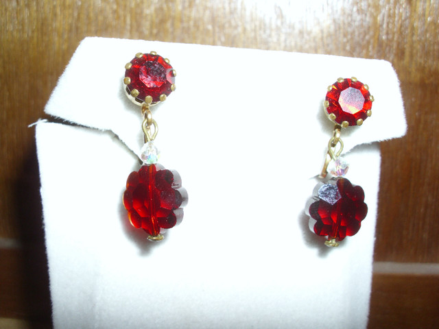 Ruby Red Flower Earrings in Jewellery & Watches in Mississauga / Peel Region - Image 2