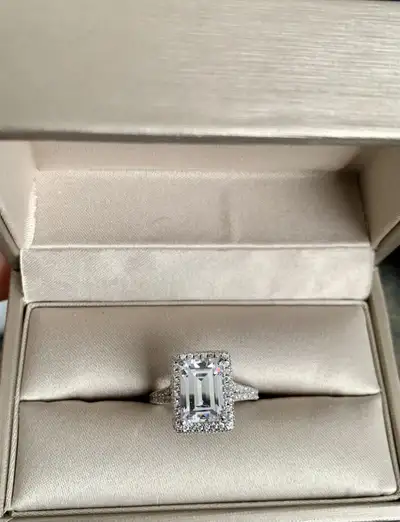 Stunning emerald cut single halo split shank ring. Comes with case. Size 6