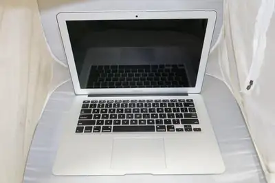 Apple A1466 13in MacBook Air i5 1.3GHz 4GB,128GB SSD,, View more