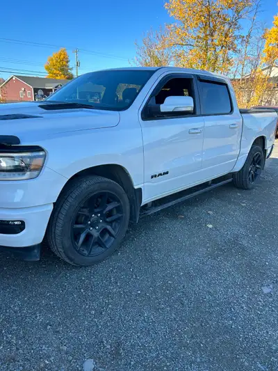 2022 Ram Sport, Excellent Condition, Leather seats, sport hood. Super Clean truck.