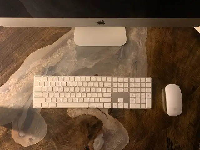 Apple iMac 27” Retina 5K (2019) – Clean, Powerful, in Desktop Computers in Edmonton - Image 3