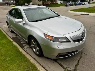 Selling my 2012 Acura TL SH-AWD Tech Package with 305,126kms. This is Acura’s top-performing TL mode...