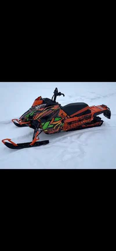2019 XF 8000 High Country 300kms on new 141”x2” lug track You can seem odometer and hours in pics Se...